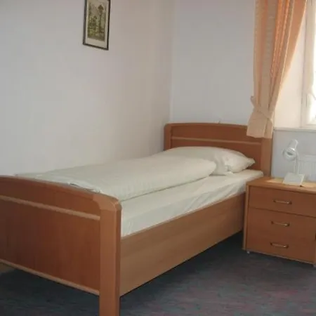 Gasthof Altoettinger Hof فندق